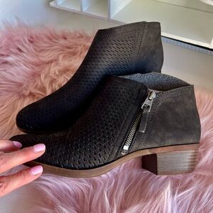 NEW IN BOX 11 M LUCKY BRAND BLACK NUBUCK SIDE ZIP BLACK SUEDED BOOTIES